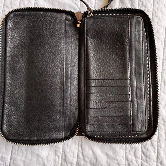 Black buttery soft KENNETH COLE Leather Clutch/Wallet. Vintage lightly used - Picture 3 of 6